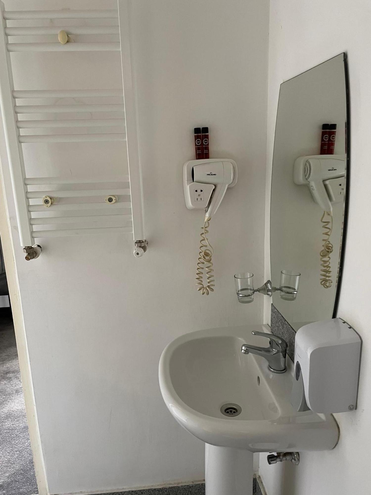 Hotel Vitan273 Букурещ Екстериор снимка