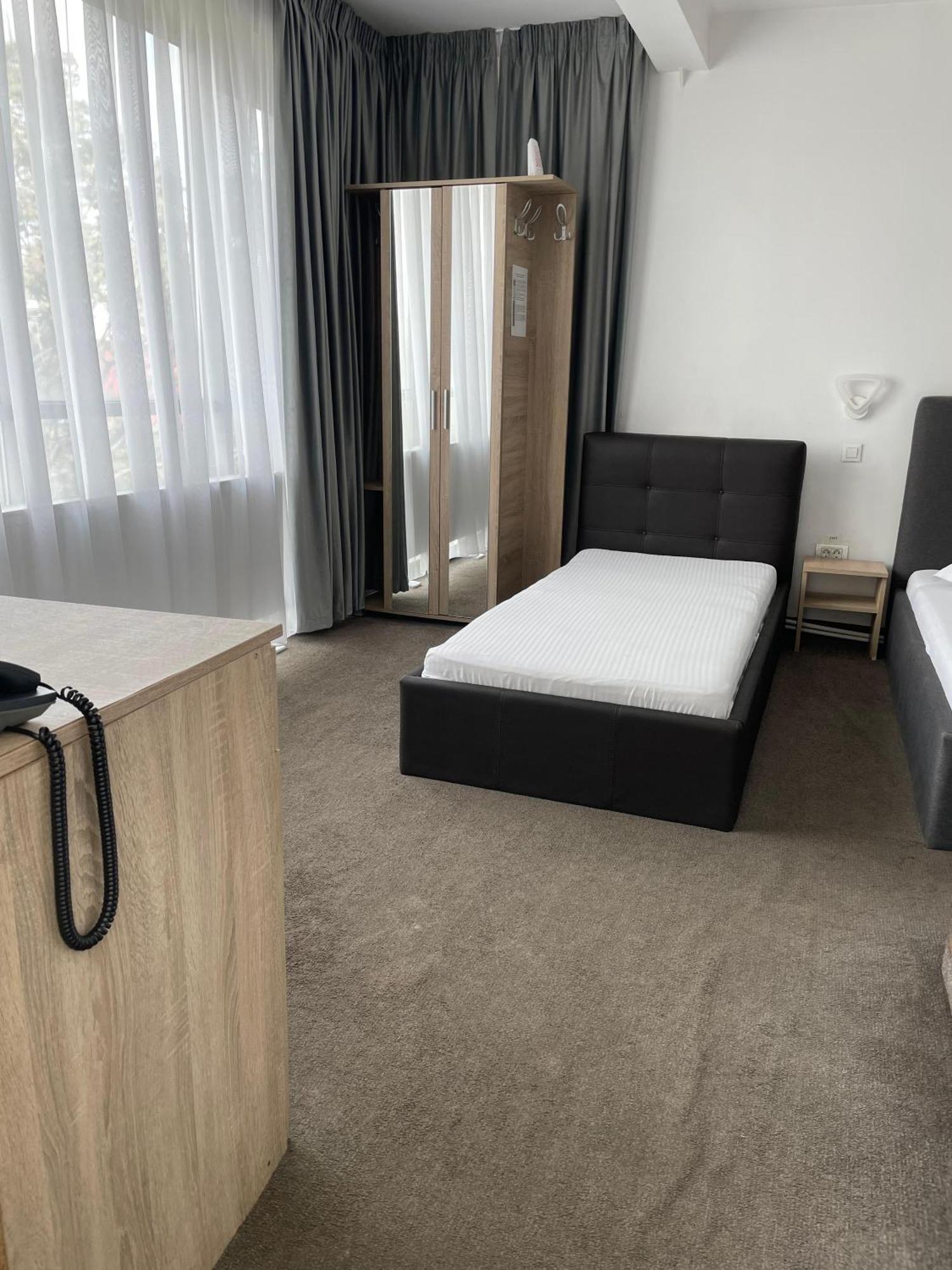 Hotel Vitan273 Букурещ Екстериор снимка
